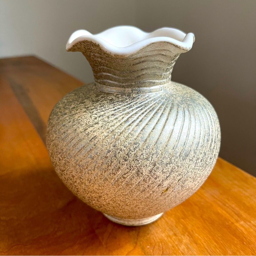Vintage Shawnee Pottery Round 6" Vase Cream Gold Swirl Speckle Ruffle MCM 1409